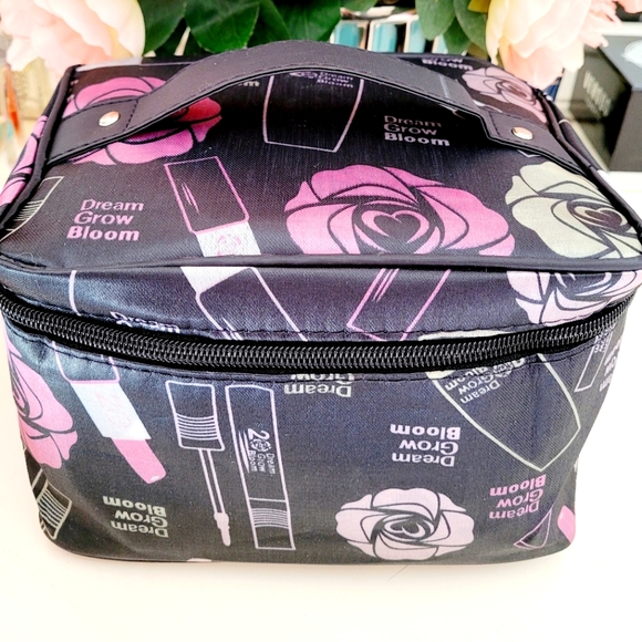 🌺SOLD!!  Cosmetic Case - Picture 2 of 4